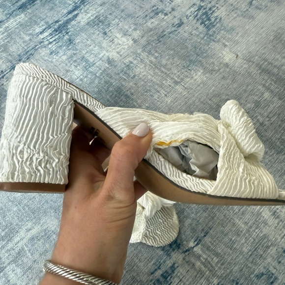 Lulu's White Mules with Bow Detail - Picture 7 of 10
